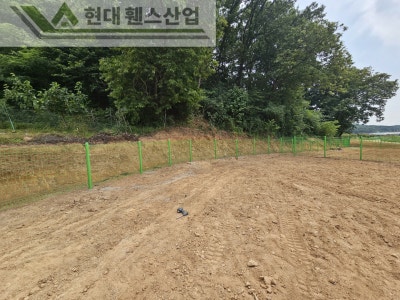 예산휀스 펜스 울타리 - 예산군 덕산면에 위치한 주말 농장 부지에 경계를 나누는 메쉬휀스를 설치한 현장을 소개합니다.