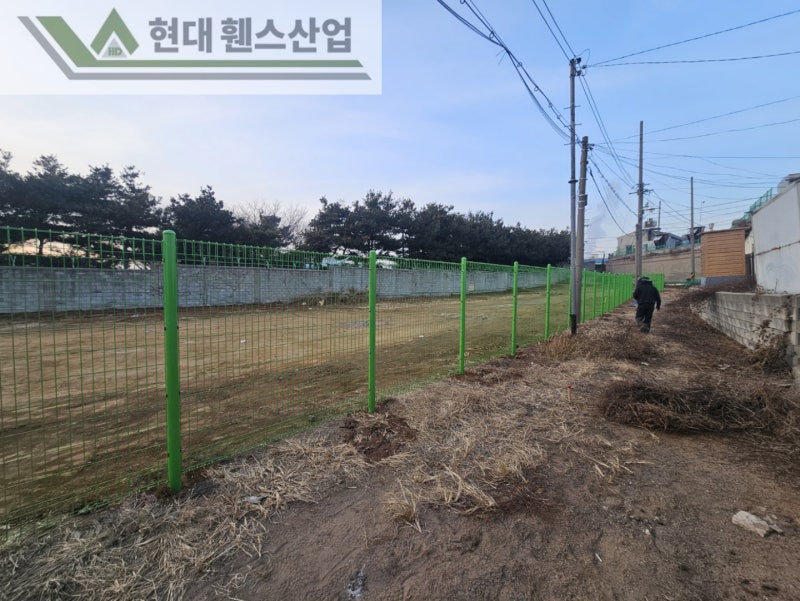 평택휀스 펜스 울타리 - 평택시 청북읍에 위치한 대지 경계에 경계용 메쉬휀스를 시공한 현장을 소개합니다.