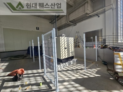 아산휀스 펜스 울타리 - 아산시 배방읍에 위치한 물류창고 내에 전자기 배전함 패드에 메쉬휀스를 설치한 현장을 소개합니다.