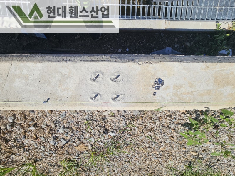 청평휀스 펜스 울타리 - 가평군 청평면에 위치한 물류창고에 경계용 메쉬휀스를 시공한 현장을 소개합니다.