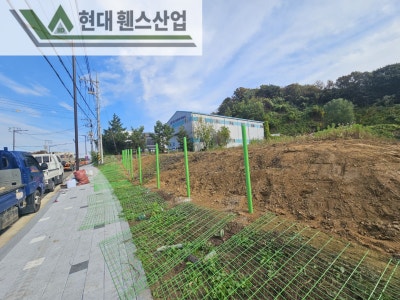 천안휀스 펜스 울타리 - 천안시 성성동에 위치한 빈 공터에 경계용 메쉬휀스를 시공한 현장을 소개합니다. 천안휀스 펜스 울타리 - 천안시 성성동에 위치한 빈 공터에 경계용 메쉬휀스를 시공한 현장을 소개합니다.