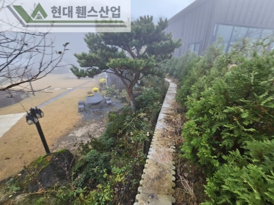 수원휀스 펜스 울타리 - 수원시 권선구 고색동에 위치한 신축 건물 경계에 추락방지용 메쉬휀스를 시공한 현장을 소개합니다.