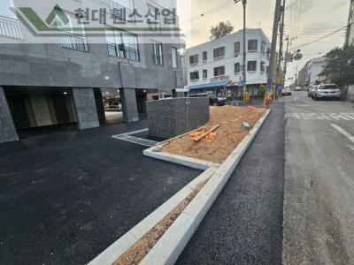 부천휀스 펜스 울타리 - 부천시 원종동에 위치한 신규 재건축 아파트 경계에 베이직 A형 휀스를 설치한 현장을 소개합니다. 부천휀스 펜스 울타리 - 부천시 원종동에 위치한 신규 재건축 아파트 경계에 베이직 A형 휀스를 설치한 현장을 소개합니다.