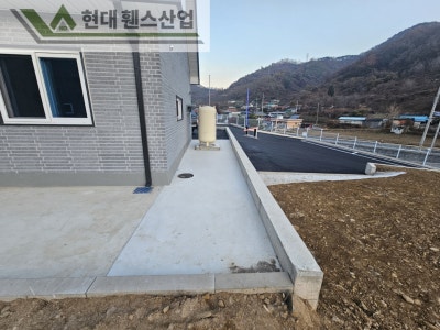 충주휀스 펜스 울타리 - 충주시 교현동에 위치한 주택 경계에 메쉬휀스를 시공한 현장을 소개합니다.