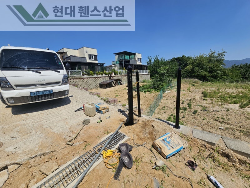 예산휀스 펜스 울타리 - 예산군 덕산면에 위치한 전원주택에 가성비 좋고 아름다운 베이직 휀스를 설치한 현장을 소개합니다.