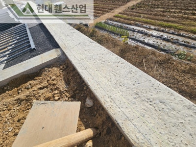 용인휀스 펜스 울타리 - 용인시 보정동에 위치한 신축 원룸빌라 경계에 추락방지용 베이직A형휀스를 시공한 현장을 소개합니다.