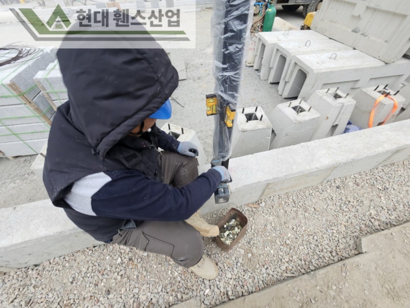 부평휀스 펜스 울타리 - 부평시에 위치한 신축아파트 경계에 베이직 A형휀스를 시공한 현장을 소개합니다.