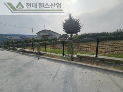 천안휀스 펜스 울타리 - 천안시 성거읍에 위치한 음식점 옥외 주차장에 경계용 메쉬휀스를 설치한 현장을 소개합니다. 천안휀스 펜스 울타리 - 천안시 성거읍에 위치한 음식점 옥외 주차장에 경계용 메쉬휀스를 설치한 현장을 소개합니다.
