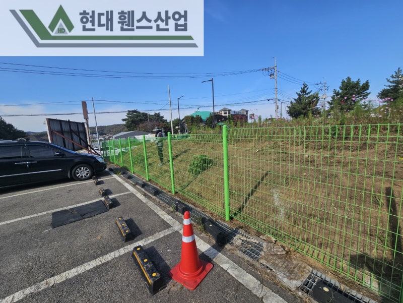 천안휀스 펜스 울타리 - 천안시 성성동에 위치한 빈 공터에 경계용 메쉬휀스를 시공한 현장을 소개합니다. 천안휀스 펜스 울타리 - 천안시 성성동에 위치한 빈 공터에 경계용 메쉬휀스를 시공한 현장을 소개합니다.