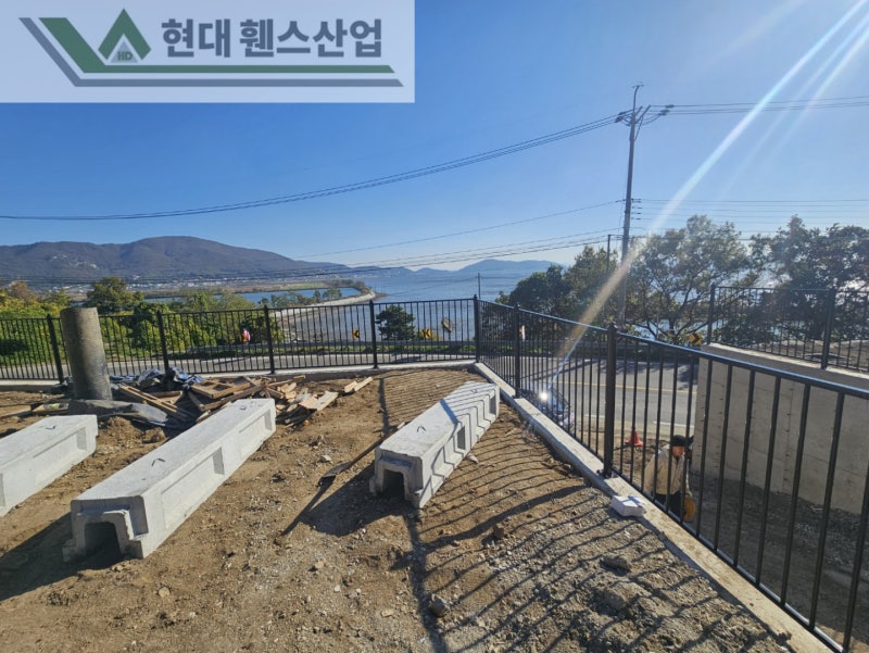 제부도휀스 펜스 울타리 - 제부도에 위치한 전원주택단지 예정지에 경계용 베이직 A형휀스를 시공한 현장을 소개합니다.