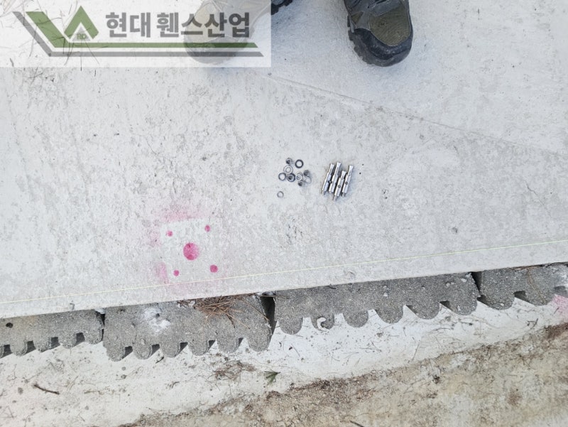 아산휀스 펜스 울타리 - 아산시 온천동에 위치한 전원주택 경계에 베이직A형휀스를 시공한 현장을 소개합니다. 아산휀스 펜스 울타리 - 아산시 온천동에 위치한 전원주택 경계에 베이직A형휀스를 시공한 현장을 소개합니다.