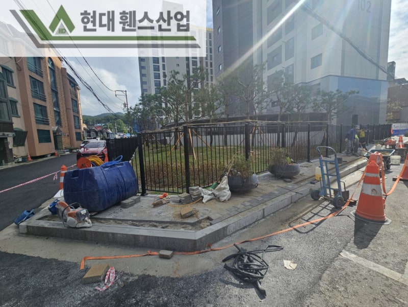 남양주 휀스 펜스 울타리 - 남양주시 진전읍에 위치한 신축 아파트 단지 경계에 베이직 A형휀스를 시공한 현장을 소개합니다.