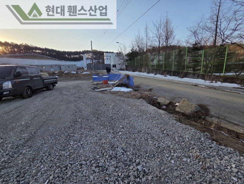 평택휀스 펜스 울타리 - 평택시 송탄동에 위치한 렌터카 회사 주차장 부지에 경계용 메쉬휀스를 시공한 현장을 소개합니다.