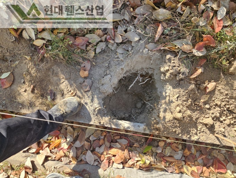 아산휀스 펜스 울타리 - 아산시 배방읍에 위치한 교회 건물 뒤편에 경계용 메쉬휀스를 시공한 현장을 소개합니다.