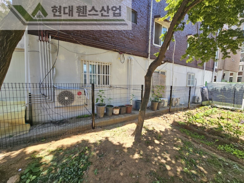 천안휀스 펜스 울타리 - 천안시 성환읍에 위치한 작은 텃밭에 반려견 보호용 메쉬휀스를 설치한 현장을 소개합니다. 천안휀스 펜스 울타리 - 천안시 성환읍에 위치한 작은 텃밭에 반려견 보호용 메쉬휀스를 설치한 현장을 소개합니다.