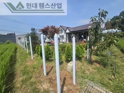 천안휀스 펜스 울타리 - 천안시 동남구에 위치한 작은 시골집 마당에 베이직 휀스를 시공한 현장을 소개합니다.