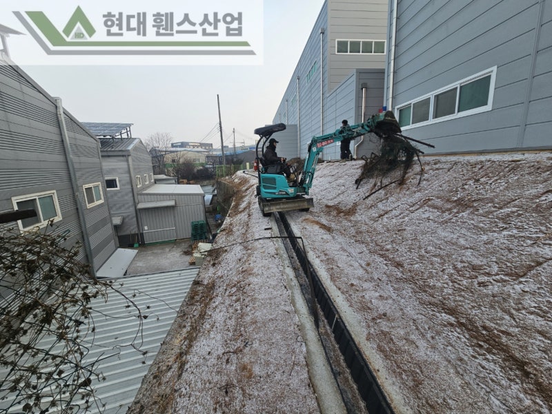 당진휀스 펜스 울타리 - 당진시 원당동에 위치한 공장 경계에 설치된 오래된 울타리를 철거하고 새롭게 시공해드린 현장을 소개합니다.