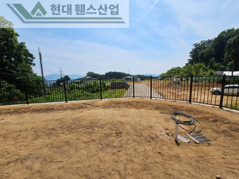 춘천휀스 펜스 울타리 - 춘천시 신북읍에 위치한 전원주택에 가성비 좋은 베이직휀스를 설치한 현장을 소개합니다.