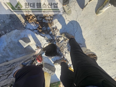 평택휀스 펜스 울타리 - 평택시 칠원동에 위치한 작은 마을 주택에 아름다운 합성목재가 들어간 대문을 시공한 현장을 소개합니다. 평택휀스 펜스 울타리 - 평택시 칠원동에 위치한 작은 마을 주택에 아름다운 합성목재가 들어간 대문을 시공한 현장을 소개합니다.