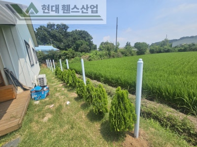 천안휀스 펜스 울타리 - 천안시 동남구에 위치한 작은 시골집 마당에 베이직 휀스를 시공한 현장을 소개합니다.