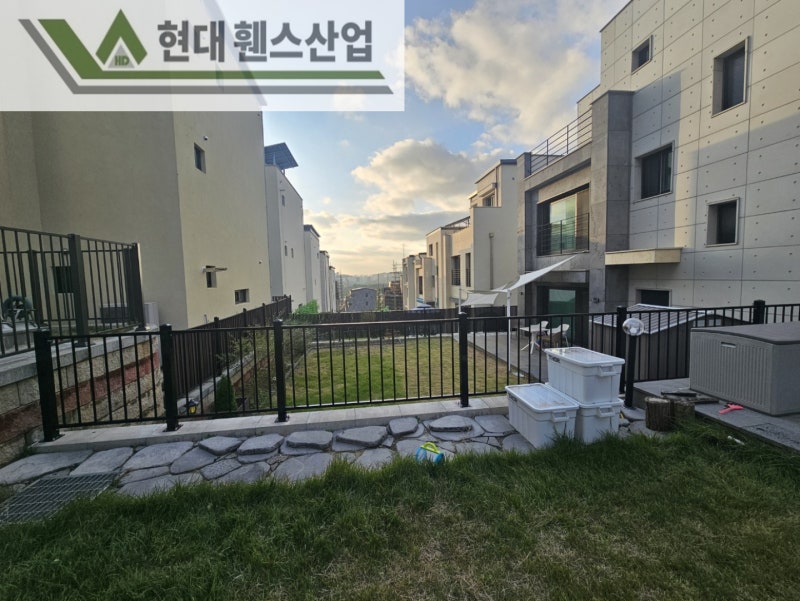 오산휀스 펜스 울타리 - 오산시 양산동에 위치한 전원주택 경계에 베이직 A형휀스를 시공한 현장을 소개합니다.