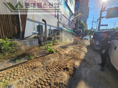 시흥휀스 펜스 울타리 - 시흥시 장현동에 위치한 작은 화단에 경계용 메쉬휀스를 설치한 현장을 소개합니다.
