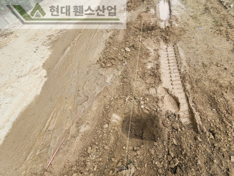 아산휀스 펜스 울타리 - 아산시 신창면에 위치한 농막 부지 경계에 메쉬휀스를 설치한 현장을 소개합니다. 아산휀스 펜스 울타리 - 아산시 신창면에 위치한 농막 부지 경계에 메쉬휀스를 설치한 현장을 소개합니다.