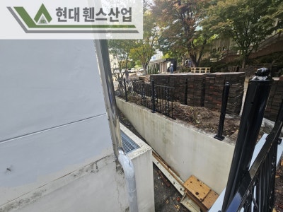 서울휀스 펜스 울타리 - 서울시 성북구에 위치한 수녀원 담장에 추락방지용 민들레 O형휀스를 시공한 현장을 소개합니다. 서울휀스 펜스 울타리 - 서울시 성북구에 위치한 수녀원 담장에 추락방지용 민들레 O형휀스를 시공한 현장을 소개합니다.