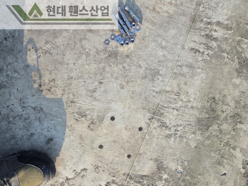 아산휀스 펜스 울타리 - 아산시 용화동에 위치한 재활용 공장 경계에 차폐휀스를 시공한 현장을 소개합니다. 아산휀스 펜스 울타리 - 아산시 용화동에 위치한 재활용 공장 경계에 차폐휀스를 시공한 현장을 소개합니다.