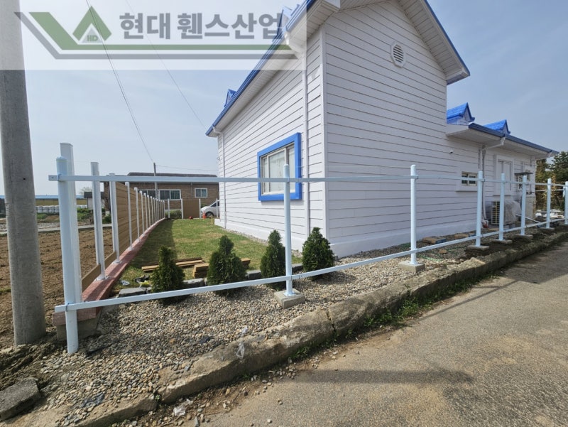 여주휀스 펜스 울타리 - 여주시 점동면에 위치한 키즈카페 예정지에 합성목재 가림막휀스와 차폐휀스를 설치한 현장을 소개합니다. Vo.2 여주휀스 펜스 울타리 - 여주시 점동면에 위치한 키즈카페 예정지에 합성목재 가림막휀스와 차폐휀스를 설치한 현장을 소개합니다. Vo.2
