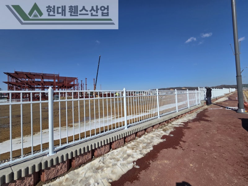 평택휀스 펜스 울타리 - 평택시 칠괴동에 위치한 브레인시티 신도시 부근 일반산업단지 부지 경계에 베이직 C형휀스를 시공한 현장을 소개합니다.