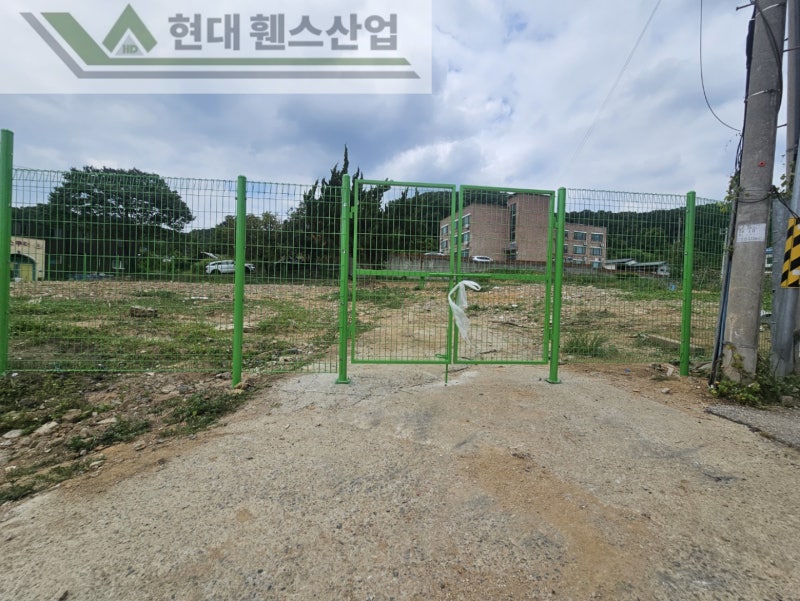 아산휀스 펜스 울타리 - 아산시 탕정면에 위치한 공터에 경계용 메쉬휀스를 시공한 현장을 소개합니다. 아산휀스 펜스 울타리 - 아산시 탕정면에 위치한 공터에 경계용 메쉬휀스를 시공한 현장을 소개합니다.