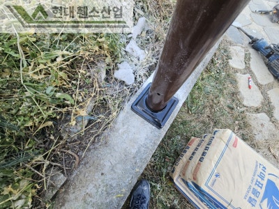 천안휀스 펜스 울타리 - 천안시 동남구에 위치한 전원주택에 디자인창살형 휀스를 시공한 현장을 소개합니다. 천안휀스 펜스 울타리 - 천안시 동남구에 위치한 전원주택에 디자인창살형 휀스를 시공한 현장을 소개합니다.