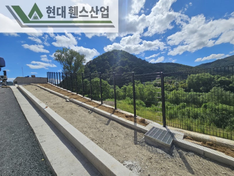 청평휀스 펜스 울타리 - 가평군 청평면에 위치한 물류창고에 경계용 메쉬휀스를 시공한 현장을 소개합니다.