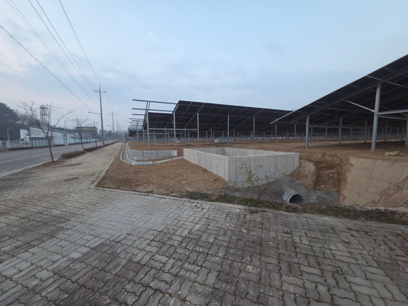 충북 보은 휀스 6000평부지에 태양광설치공간 펜스 설치 충북 보은 휀스 6000평부지에 태양광설치공간 펜스 설치
