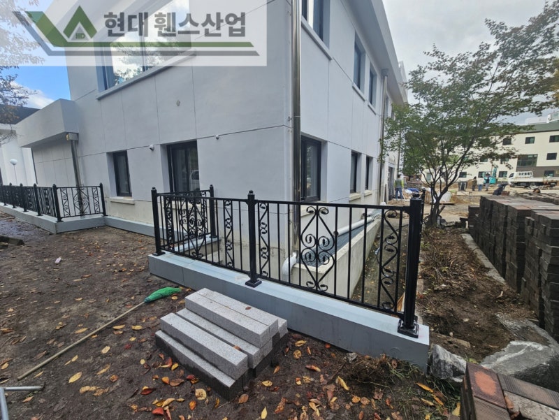 서울휀스 펜스 울타리 - 서울시 성북구에 위치한 수녀원 담장에 추락방지용 민들레 O형휀스를 시공한 현장을 소개합니다. 서울휀스 펜스 울타리 - 서울시 성북구에 위치한 수녀원 담장에 추락방지용 민들레 O형휀스를 시공한 현장을 소개합니다.