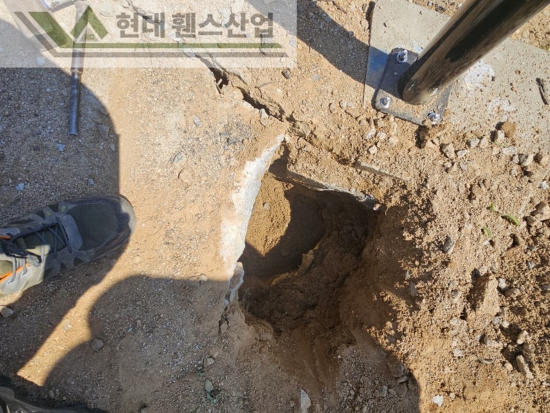 예산휀스 펜스 울타리 - 예산군 덕산면에 위치한 전원주택에 가성비 좋고 아름다운 베이직 휀스를 설치한 현장을 소개합니다.