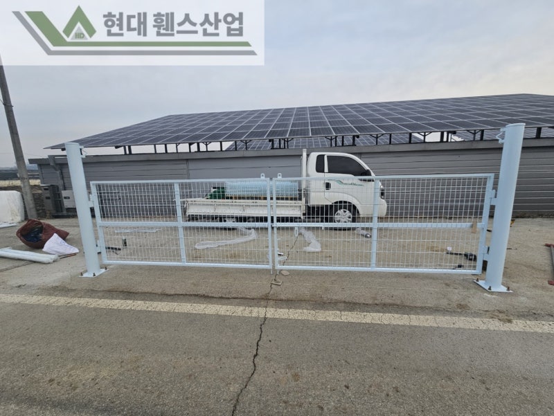 아산휀스 펜스 울타리 - 아산시 둔포면에 위치한 하우스식 농장에 메쉬휀스를 시공한 현장을 소개합니다.