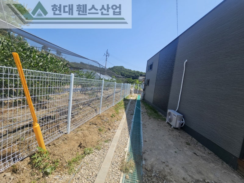 평택휀스 펜스 울타리 - 평택시 송탄동에 위치한 주말 농막에 경계용 메쉬휀스를 설치한 현장을 소개합니다.