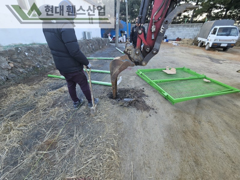 평택휀스 펜스 울타리 - 평택시 청북읍에 위치한 대지 경계에 경계용 메쉬휀스를 시공한 현장을 소개합니다.