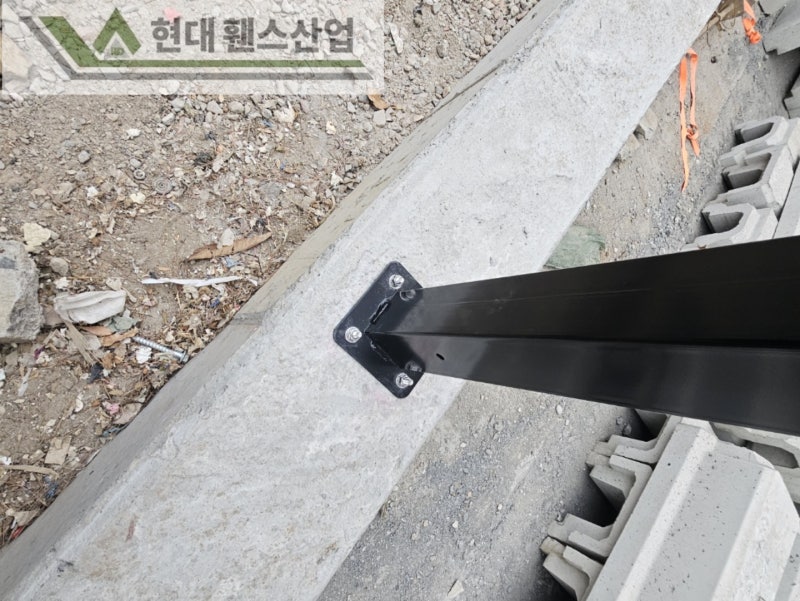 부평휀스 펜스 울타리 - 부평시에 위치한 신축아파트 경계에 베이직 A형휀스를 시공한 현장을 소개합니다.