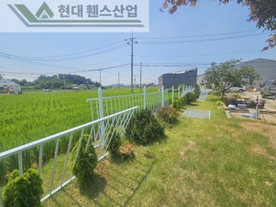 천안휀스 펜스 울타리 - 천안시 동남구에 위치한 작은 시골집 마당에 베이직 휀스를 시공한 현장을 소개합니다.