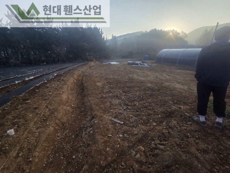 평택휀스 펜스 울타리 - 평택시 칠원동에 위치한 농막에 경계용 메쉬휀스를 시공한 현장을 소개합니다. 평택휀스 펜스 울타리 - 평택시 칠원동에 위치한 농막에 경계용 메쉬휀스를 시공한 현장을 소개합니다.