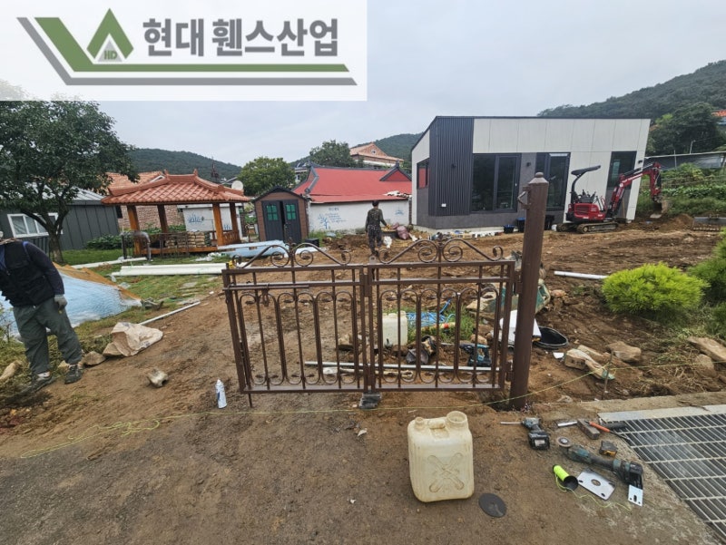 강화휀스 펜스 울타리 - 강화도에 위치한 전원주택 경계에 메쉬휀스를 시공한 현장을 소개합니다. 강화휀스 펜스 울타리 - 강화도에 위치한 전원주택 경계에 메쉬휀스를 시공한 현장을 소개합니다.
