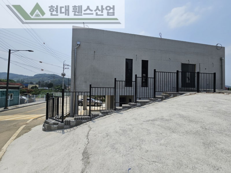 평택휀스 펜스 울타리 - 평택시 유천동에 위치한 신축 교회 건물에 베이직 휀스를 설치한 현장을 소개합니다. 평택휀스 펜스 울타리 - 평택시 유천동에 위치한 신축 교회 건물에 베이직 휀스를 설치한 현장을 소개합니다.