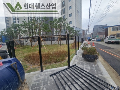 남양주 휀스 펜스 울타리 - 남양주시 진전읍에 위치한 신축 아파트 단지 경계에 베이직 A형휀스를 시공한 현장을 소개합니다.