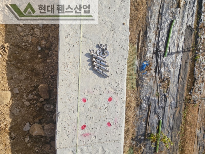 용인휀스 펜스 울타리 - 용인시 보정동에 위치한 신축 원룸빌라 경계에 추락방지용 베이직A형휀스를 시공한 현장을 소개합니다.