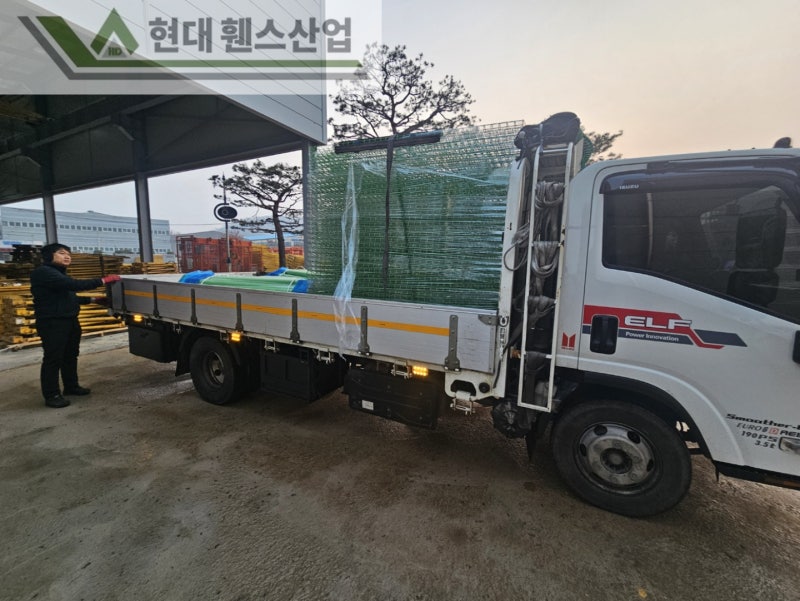 당진휀스 펜스 울타리 - 당진시 원당동에 위치한 공장 경계에 설치된 오래된 울타리를 철거하고 새롭게 시공해드린 현장을 소개합니다.