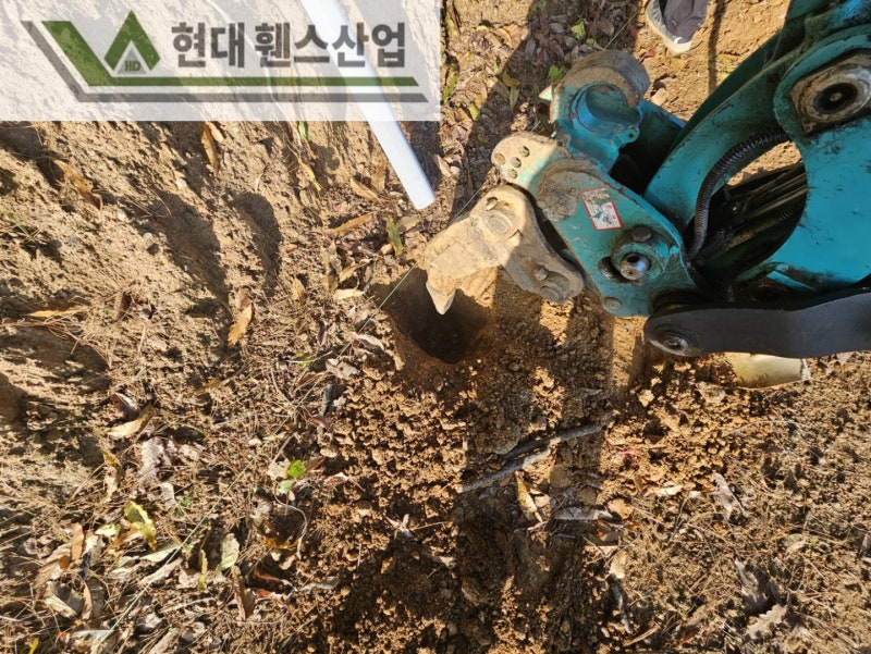 안성휀스 펜스 울타리 - 안성시 아양동에 위치한 나대지에 경계용 메쉬휀스를 시공한 현장을 소개합니다. 안성휀스 펜스 울타리 - 안성시 아양동에 위치한 나대지에 경계용 메쉬휀스를 시공한 현장을 소개합니다.