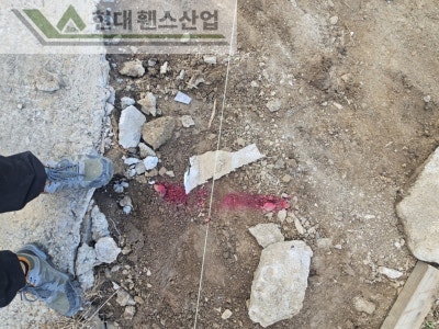 아산휀스 펜스 울타리 - 아산시 탕정면에 위치한 공터에 경계용 메쉬휀스를 시공한 현장을 소개합니다. 아산휀스 펜스 울타리 - 아산시 탕정면에 위치한 공터에 경계용 메쉬휀스를 시공한 현장을 소개합니다.